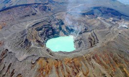 世界上最大的火山口，日本的阿蘇山火山口